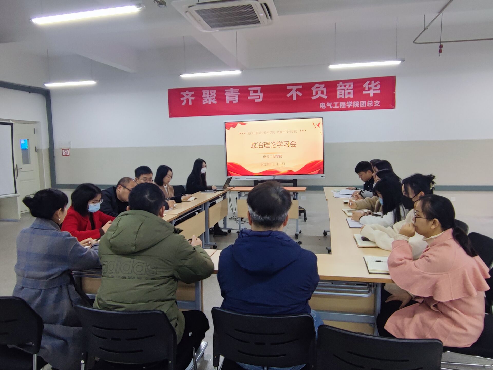 7AE22F48477704385B6457A82DD28583.jpg 7AE22F48477704385B6457A82DD28583.jpg